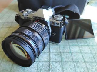 Фотоаппарат Olympus OM-D E-M5 Mark II  и Объектив Olympus M.Zuiko Digital ED 12-40mm F2.8 PRO 