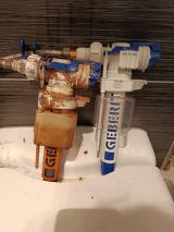 Пожалуй, самая частая причина протечки воды в унитазе — это неисправный поплавок Пожалуй, самая частая причина протечки воды в унитазе — это неисправный поплавок