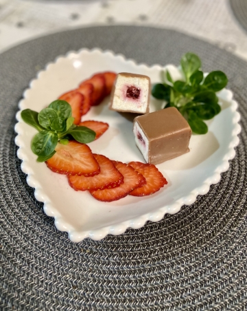 Глазированные творожные сырки с разными начинками. Глазированные творожные сырки с разными начинками.