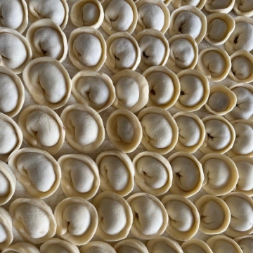 Домашние пельмени, манты, замороженные полуфабрикаты